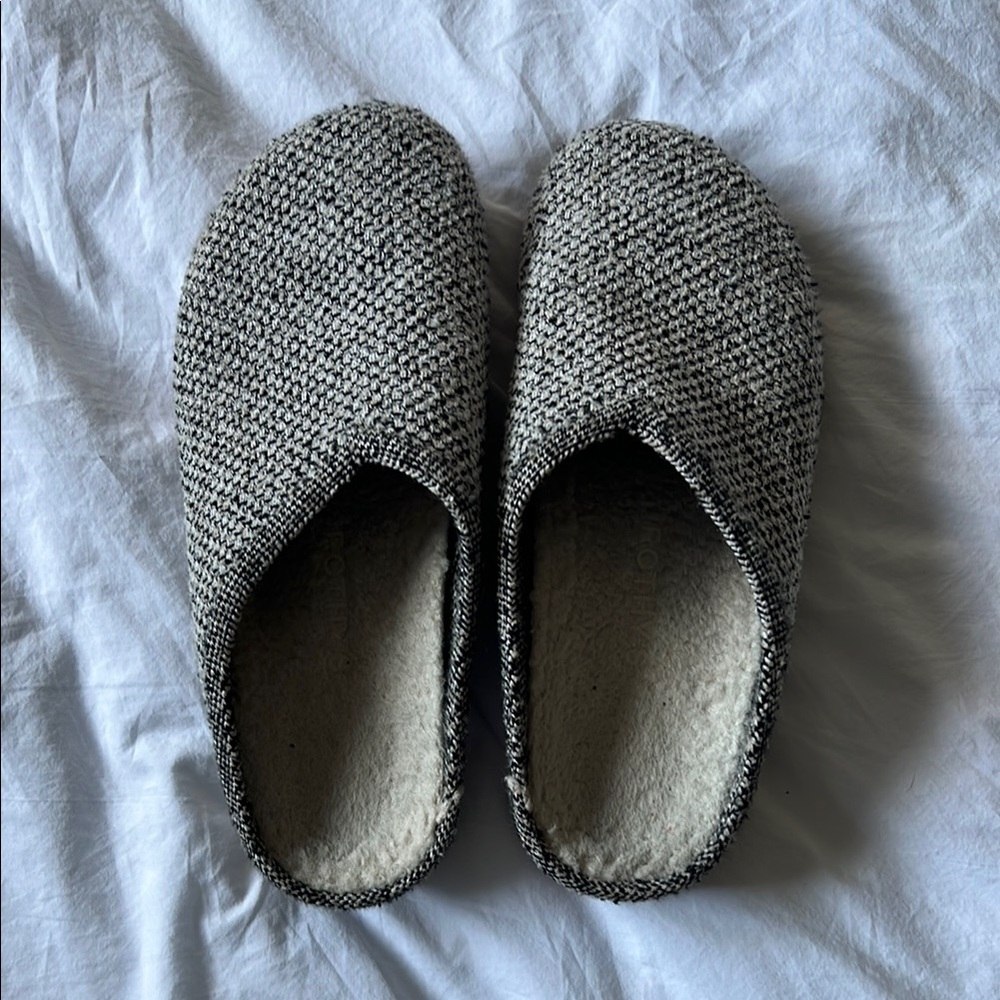 Rothy’s The Cozy Clog size 9